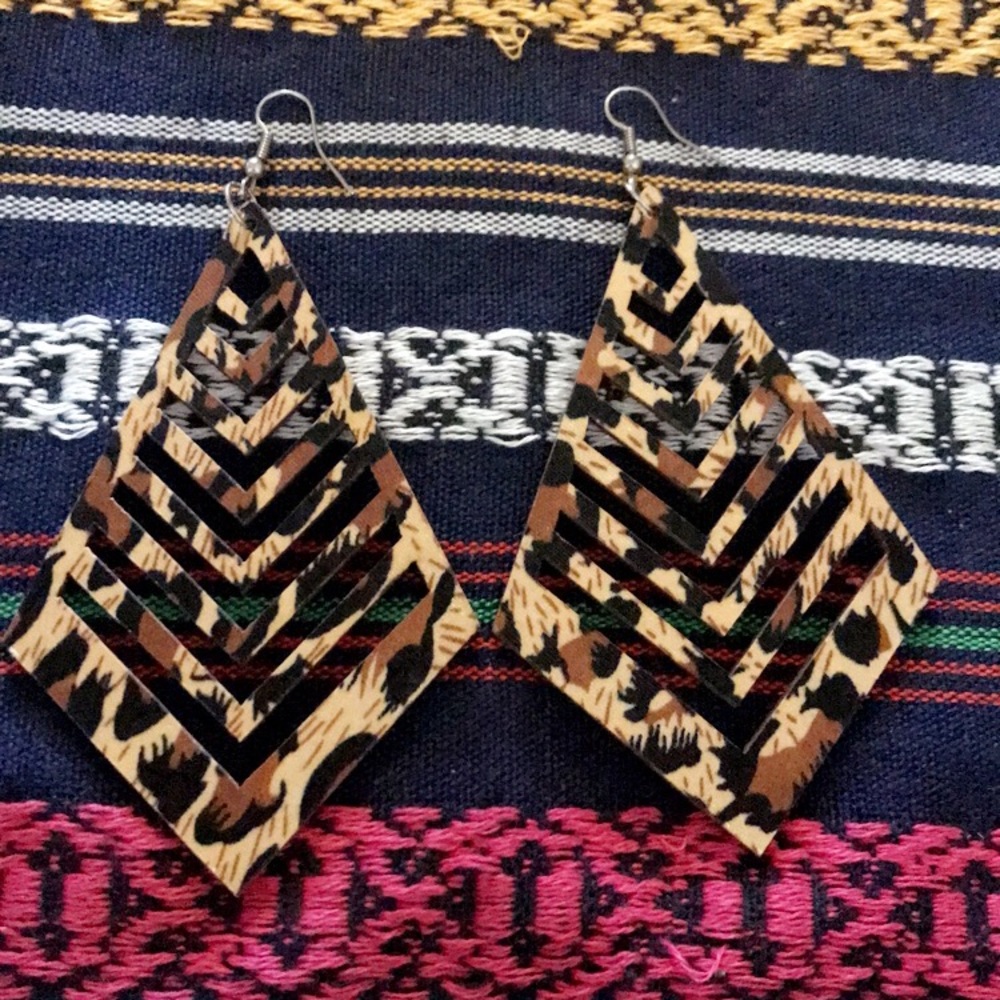 Cheetah print Med-Lrg earrings